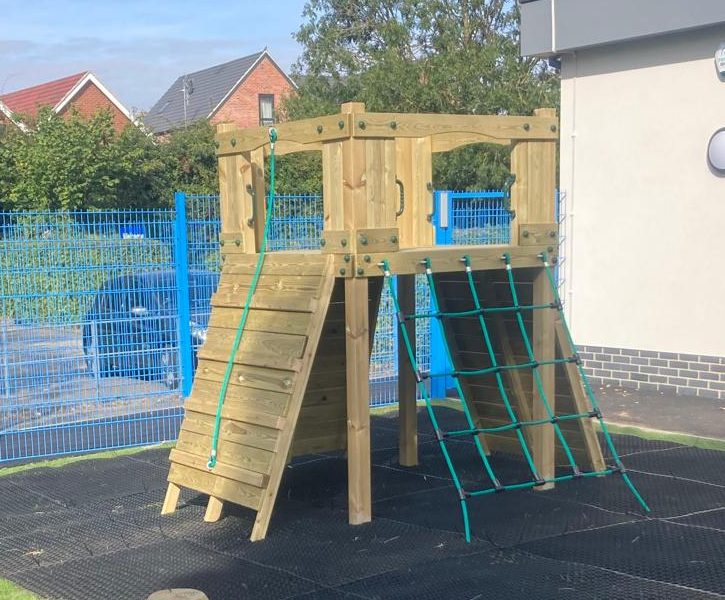 Active Climber Tower with ladder or chock wall, climbing wall, net and ramp