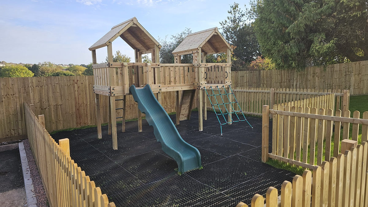 ACTIVE Hopton towers – 1.5 and 1.2m platform height, with slide, 3 accessories