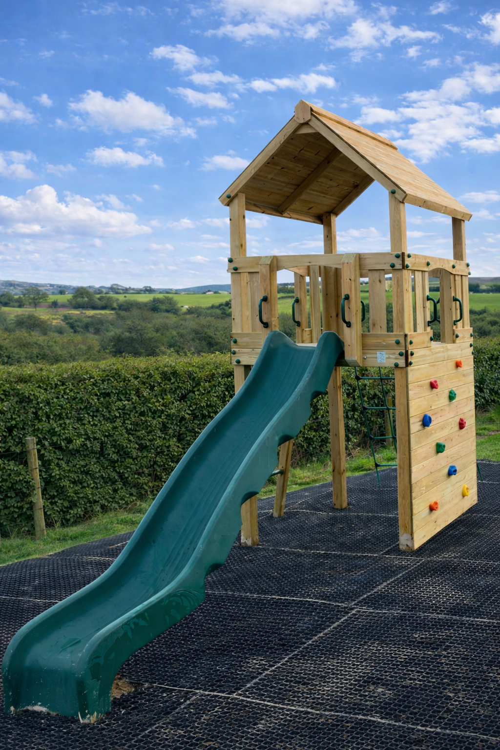 ACTIVE Pembridge Tower with slide, ladder, climbing wall and net