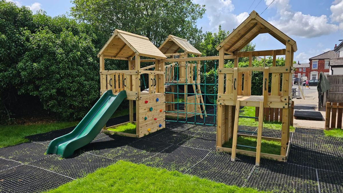 ACTIVE Hampton towers – 3 x 140x140cm platforms- 1.5 and 1.2m platform height