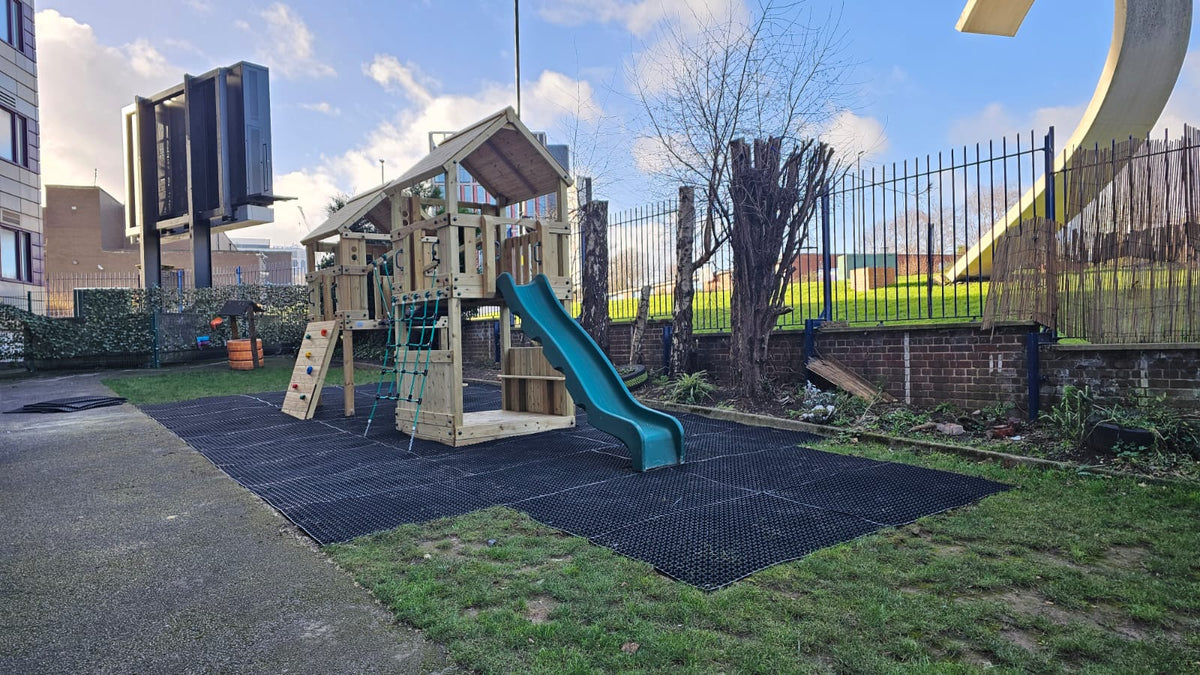 ACTIVE Longtown towers – 140x140cm- 1.5 and 1.2m platform height, with slide, 3 accessories, seating