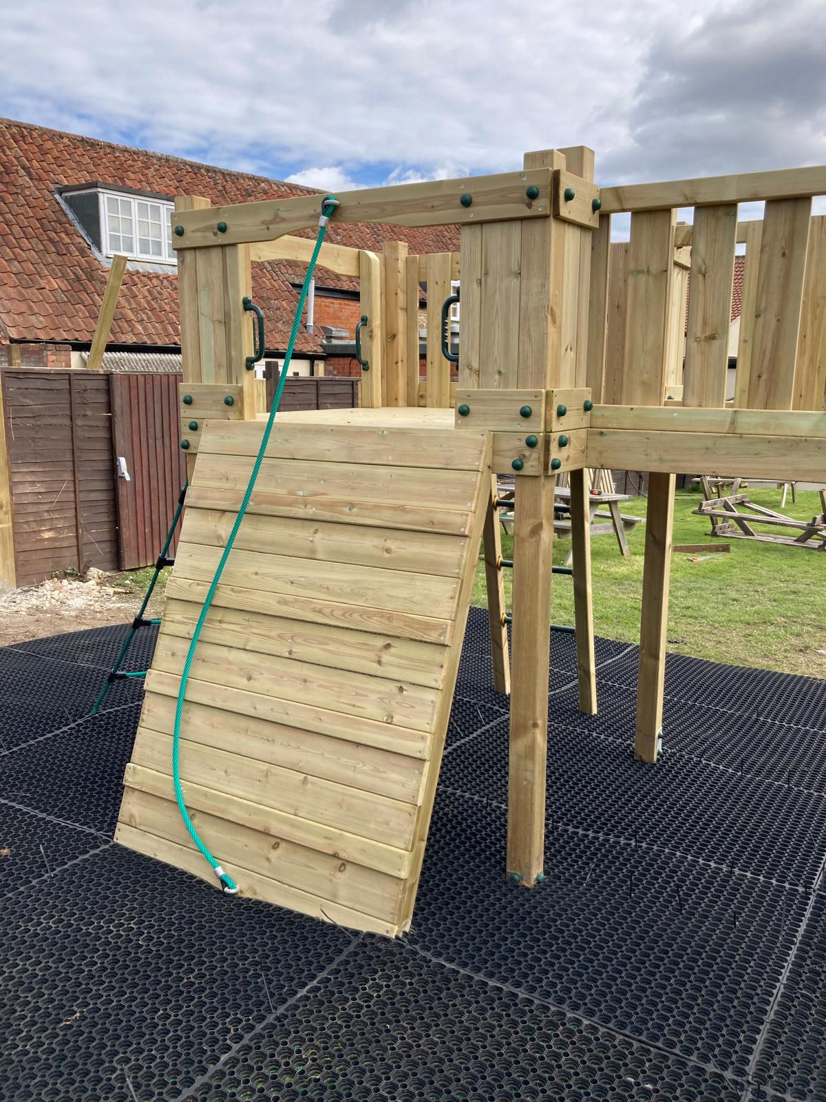 ACTIVE Lodge climbing frame – 2x 1.5 height platforms, with slide, 4 accessories