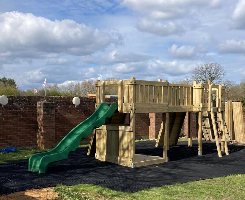 ACTIVE Lodge climbing frame – 2x 1.5 height platforms, with slide, 4 accessories